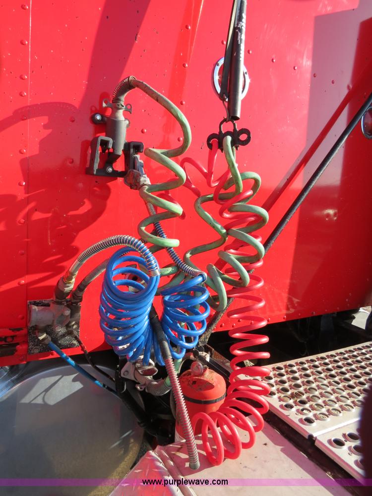 image for item B2310 2003 Kenworth T600 semi truck