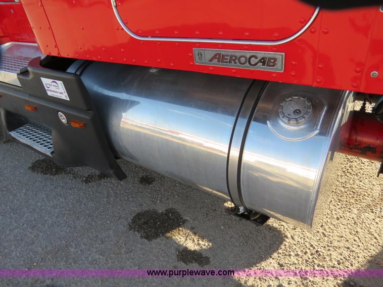 image for item B2310 2003 Kenworth T600 semi truck