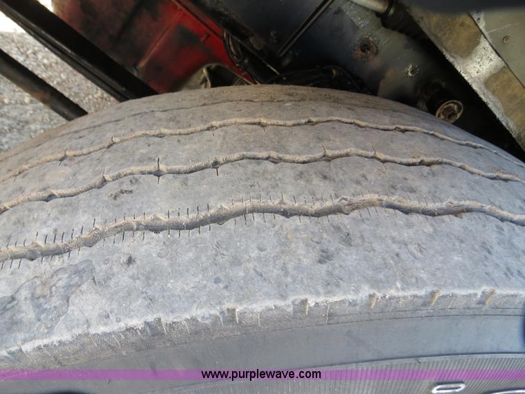 image for item B2310 2003 Kenworth T600 semi truck