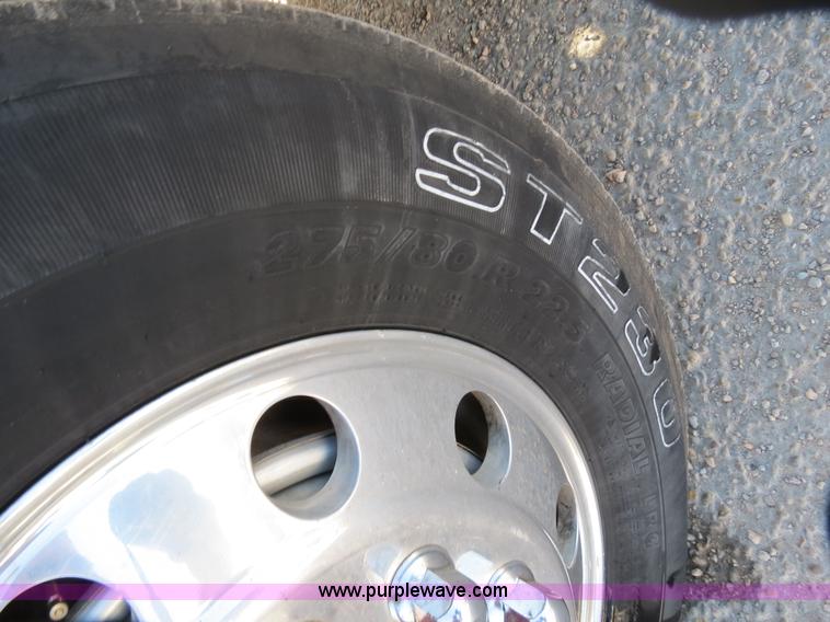 image for item B2310 2003 Kenworth T600 semi truck