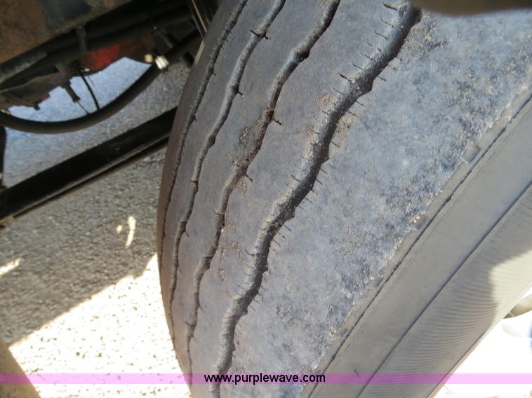 image for item B2310 2003 Kenworth T600 semi truck