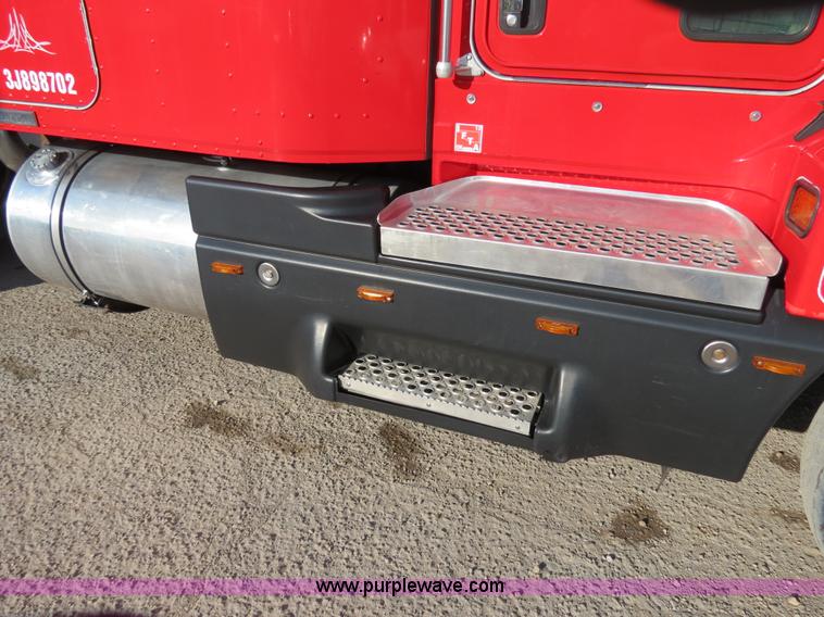 image for item B2310 2003 Kenworth T600 semi truck