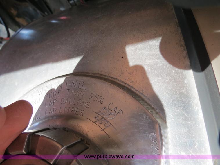 image for item B2310 2003 Kenworth T600 semi truck