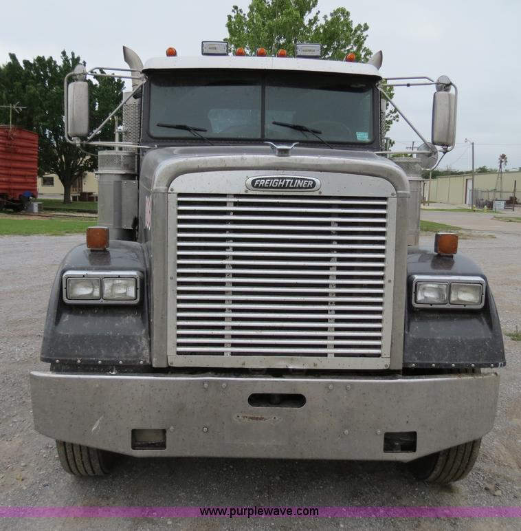 image for item B2316 2001 Freightliner FLD120 semi truck