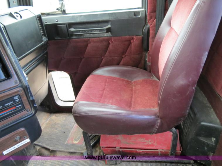 image for item B2316 2001 Freightliner FLD120 semi truck