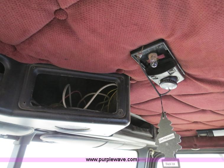 image for item B2316 2001 Freightliner FLD120 semi truck