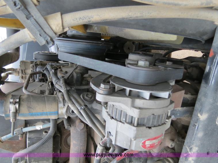 image for item B2316 2001 Freightliner FLD120 semi truck