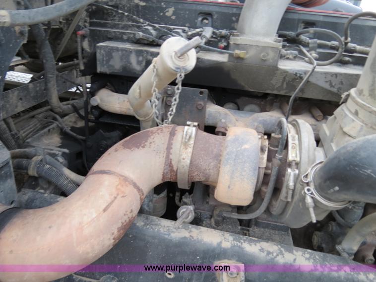 image for item B2316 2001 Freightliner FLD120 semi truck