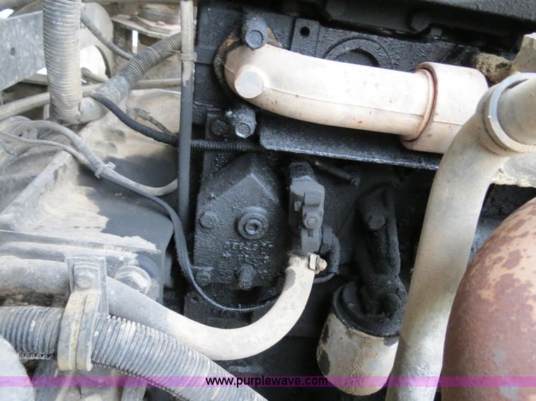 image for item B2316 2001 Freightliner FLD120 semi truck