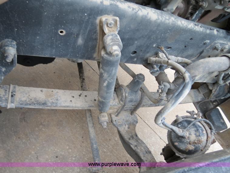 image for item B2316 2001 Freightliner FLD120 semi truck