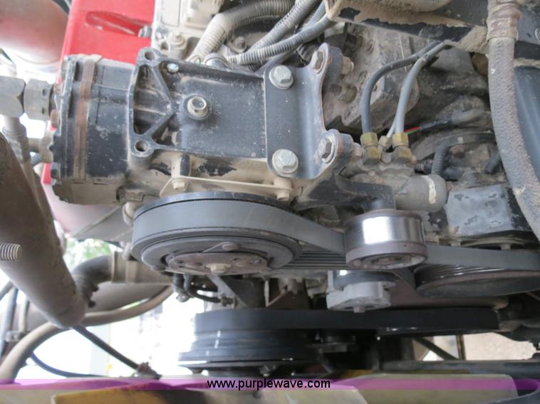 image for item B2316 2001 Freightliner FLD120 semi truck