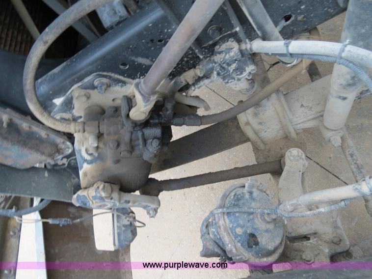 image for item B2316 2001 Freightliner FLD120 semi truck