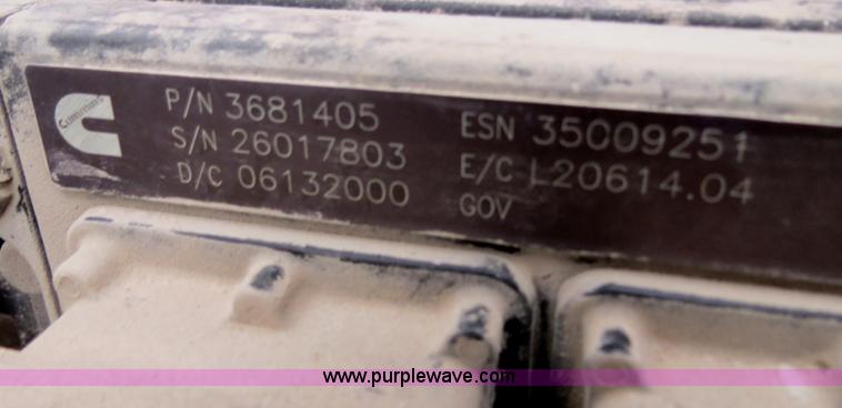 image for item B2316 2001 Freightliner FLD120 semi truck