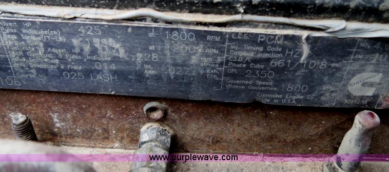 image for item B2316 2001 Freightliner FLD120 semi truck