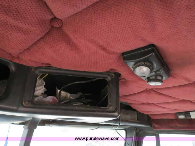 image for item B2317 2001 Freightliner FLD120 semi truck