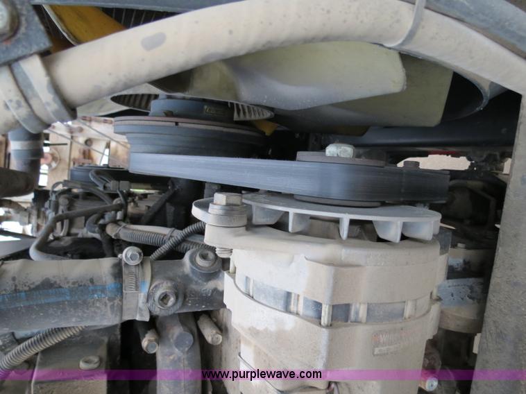 image for item B2317 2001 Freightliner FLD120 semi truck