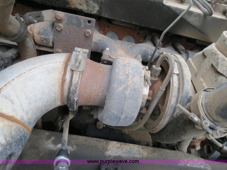 image for item B2317 2001 Freightliner FLD120 semi truck