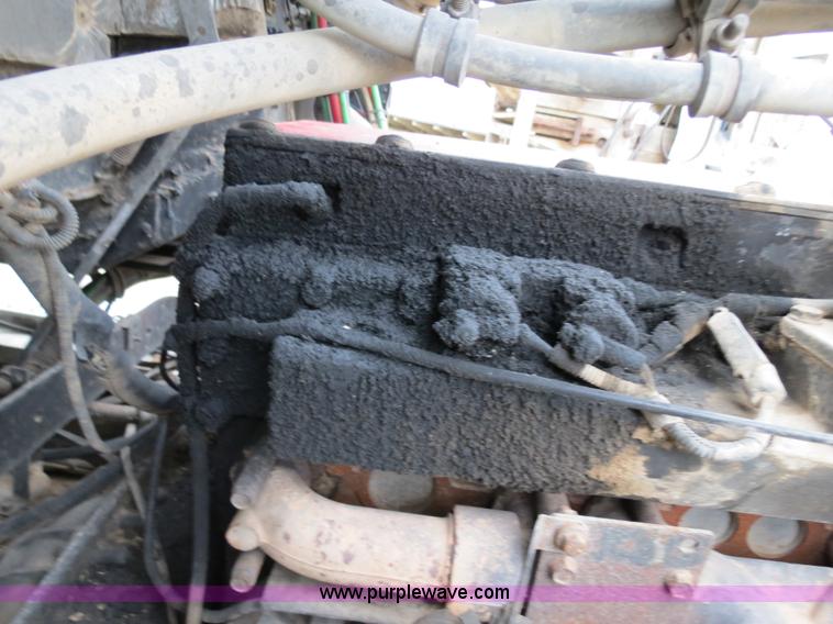 image for item B2317 2001 Freightliner FLD120 semi truck