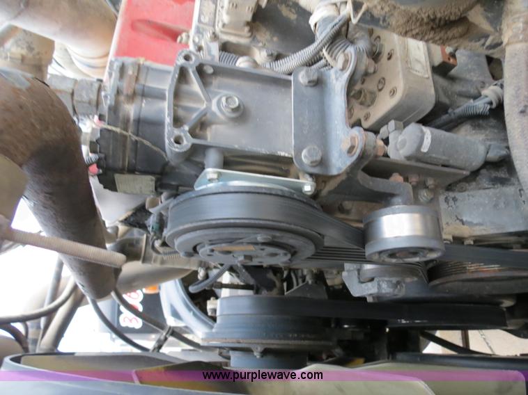 image for item B2317 2001 Freightliner FLD120 semi truck