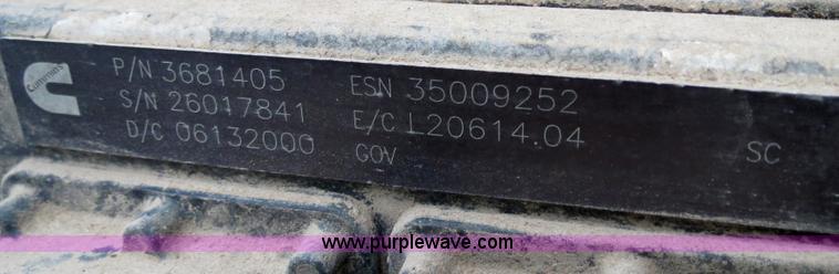 image for item B2317 2001 Freightliner FLD120 semi truck