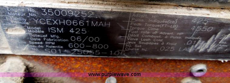 image for item B2317 2001 Freightliner FLD120 semi truck