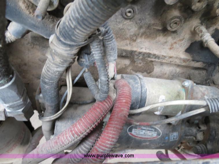 image for item B2317 2001 Freightliner FLD120 semi truck