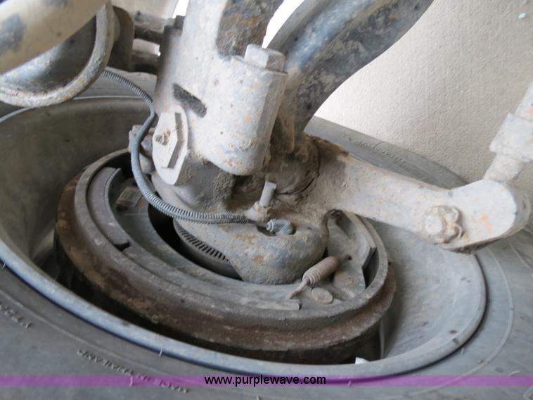 image for item B2317 2001 Freightliner FLD120 semi truck