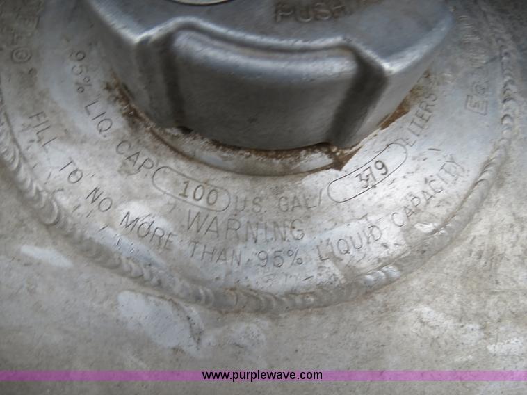 image for item B2317 2001 Freightliner FLD120 semi truck