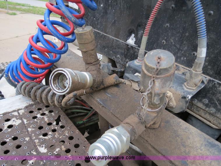 image for item B2317 2001 Freightliner FLD120 semi truck