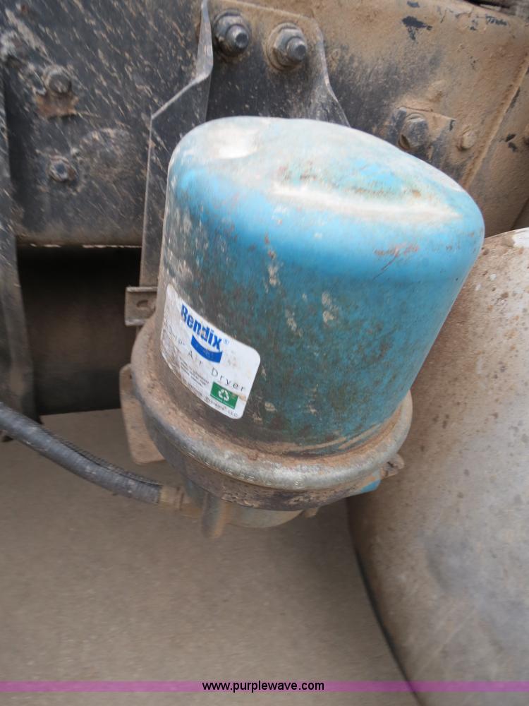 image for item B2317 2001 Freightliner FLD120 semi truck