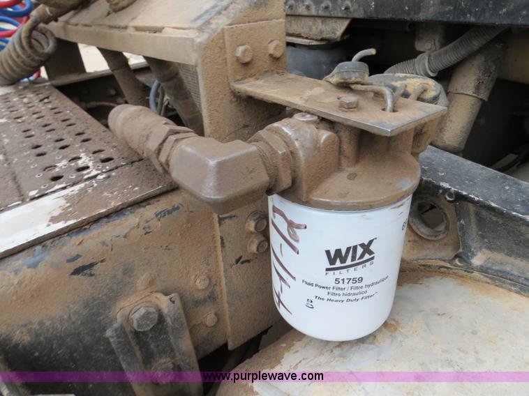 image for item B2317 2001 Freightliner FLD120 semi truck