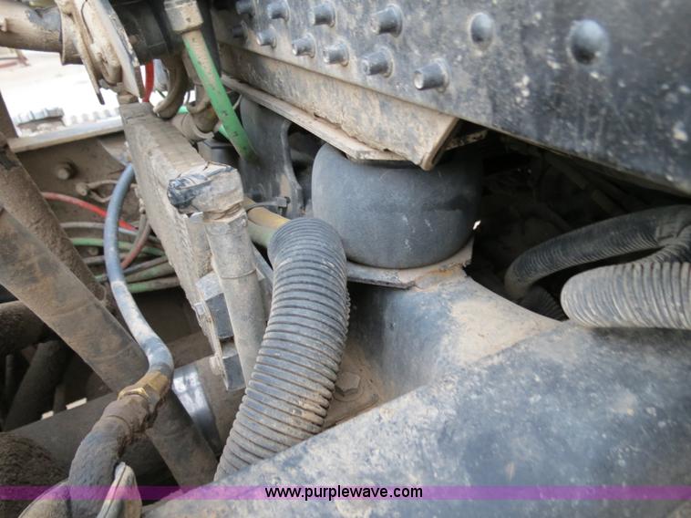 image for item B2317 2001 Freightliner FLD120 semi truck