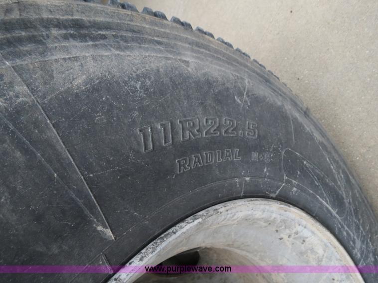 image for item B2317 2001 Freightliner FLD120 semi truck