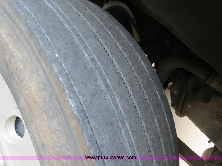 image for item B2317 2001 Freightliner FLD120 semi truck