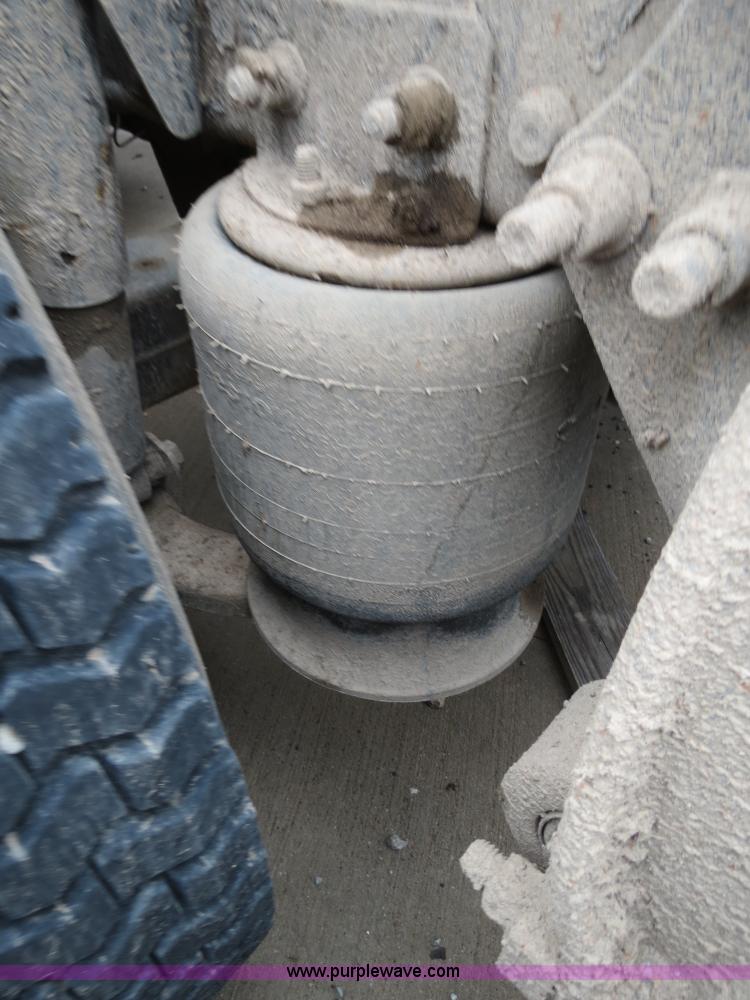 image for item B2317 2001 Freightliner FLD120 semi truck