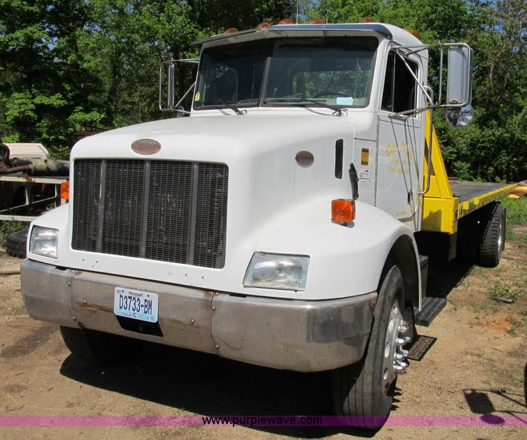 image for item B2691 1997 Peterbilt 330 roll back truck