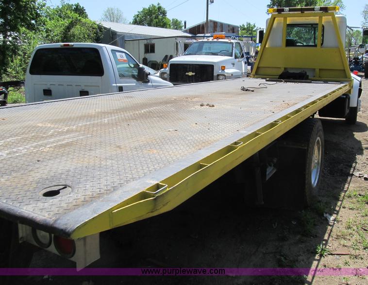 image for item B2691 1997 Peterbilt 330 roll back truck