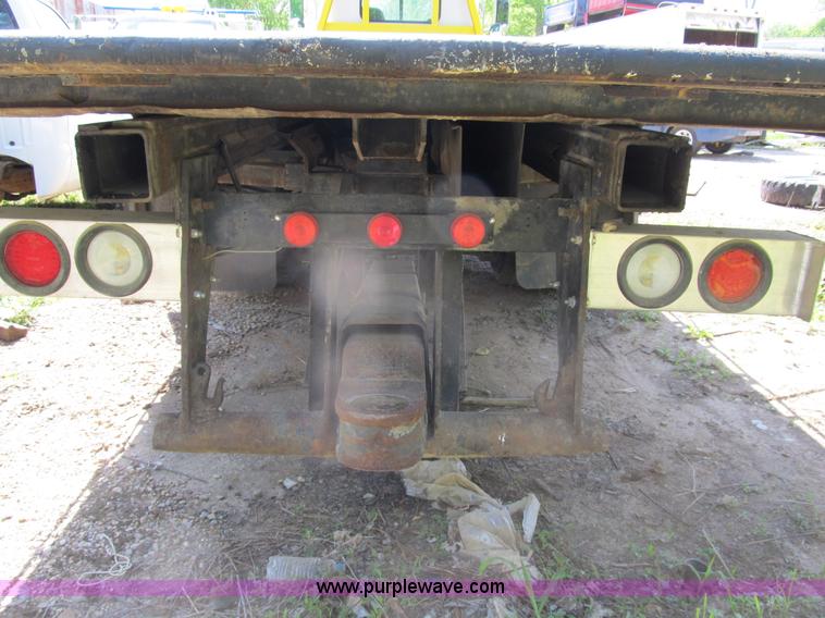 image for item B2691 1997 Peterbilt 330 roll back truck