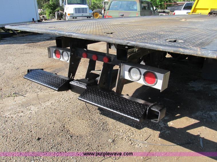 image for item B2691 1997 Peterbilt 330 roll back truck