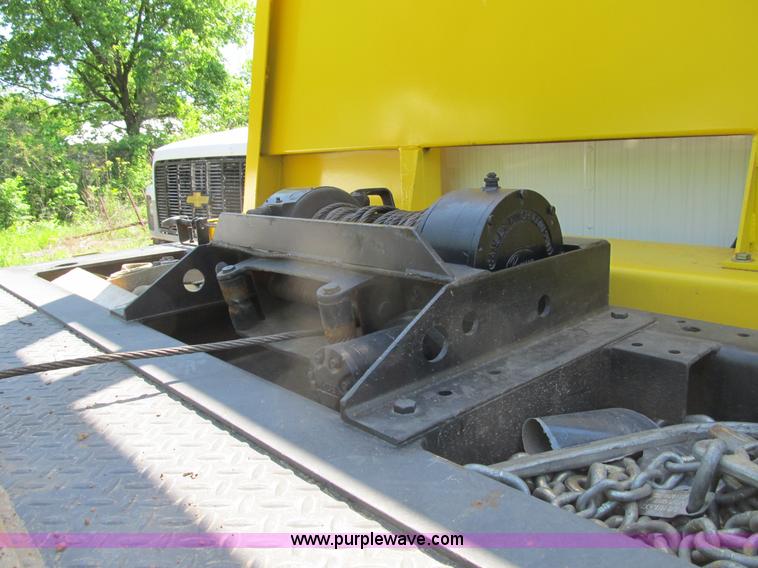 image for item B2691 1997 Peterbilt 330 roll back truck