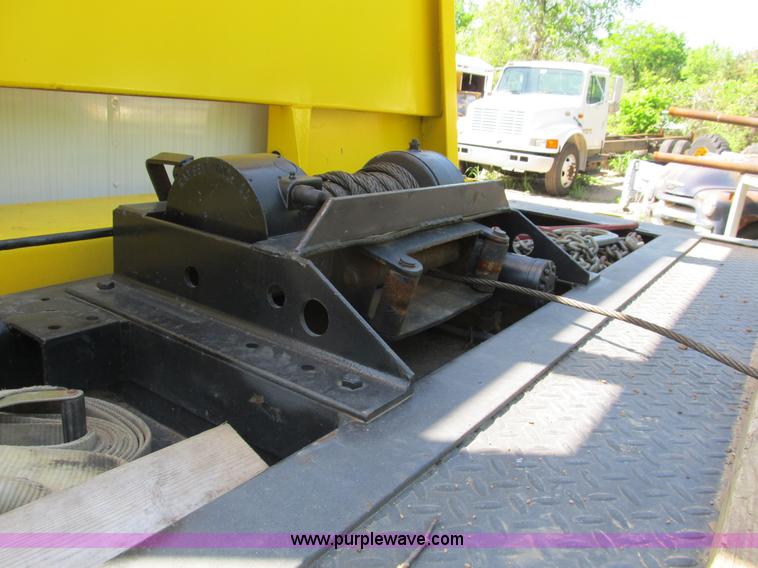 image for item B2691 1997 Peterbilt 330 roll back truck