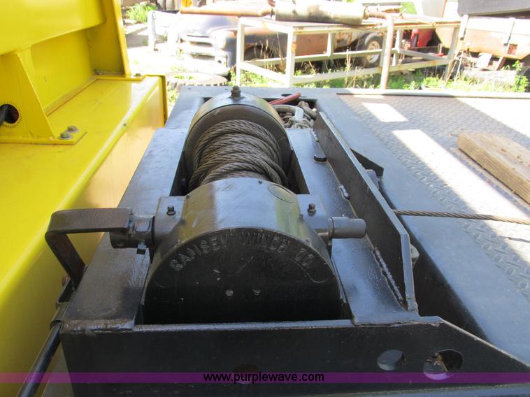 image for item B2691 1997 Peterbilt 330 roll back truck