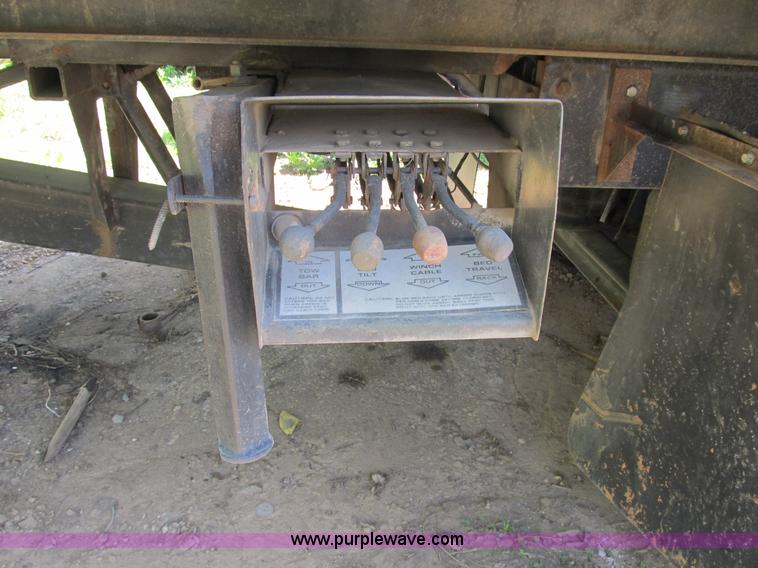 image for item B2691 1997 Peterbilt 330 roll back truck