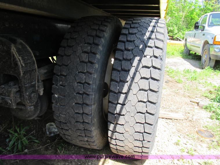 image for item B2691 1997 Peterbilt 330 roll back truck