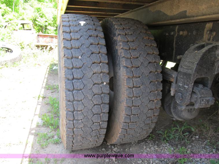 image for item B2691 1997 Peterbilt 330 roll back truck