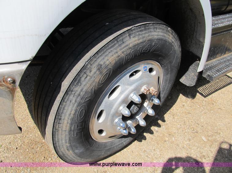 image for item B2691 1997 Peterbilt 330 roll back truck