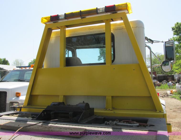 image for item B2691 1997 Peterbilt 330 roll back truck