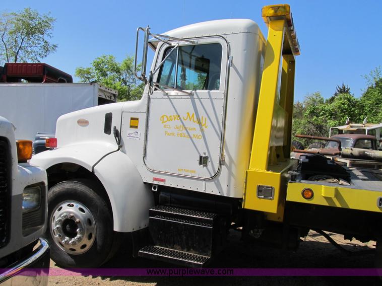 image for item B2691 1997 Peterbilt 330 roll back truck