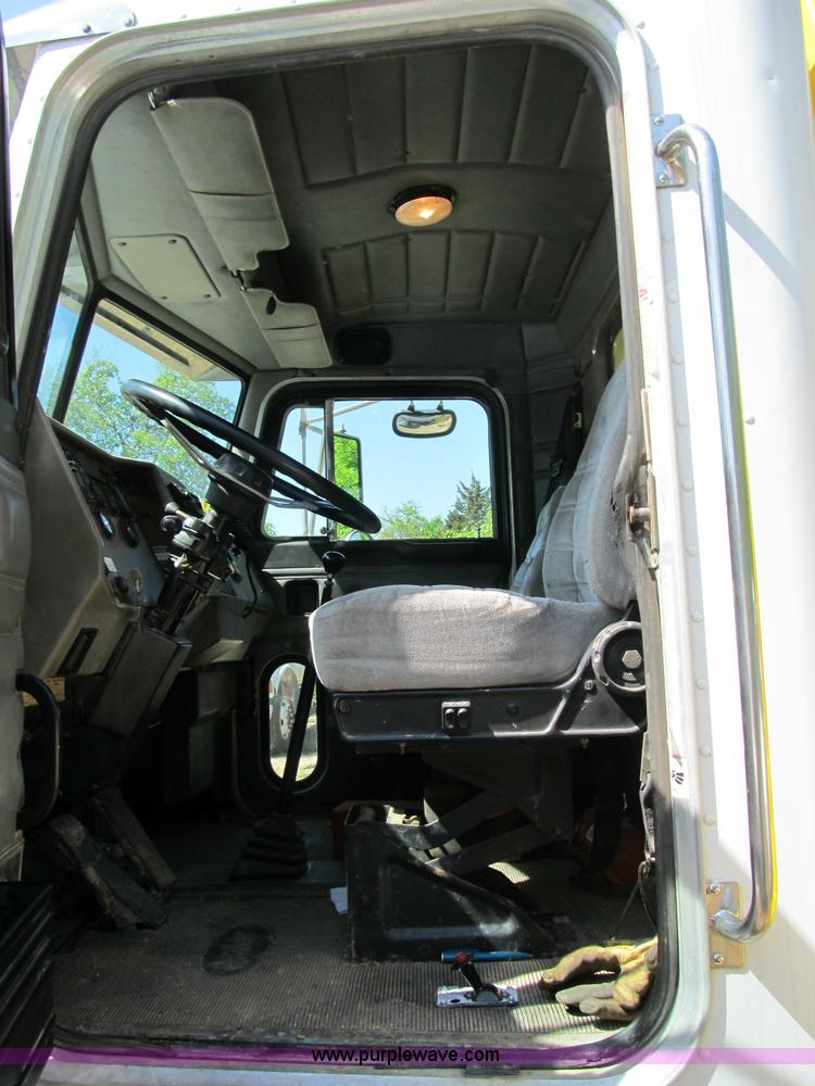 image for item B2691 1997 Peterbilt 330 roll back truck