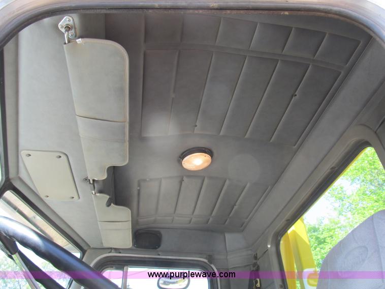 image for item B2691 1997 Peterbilt 330 roll back truck